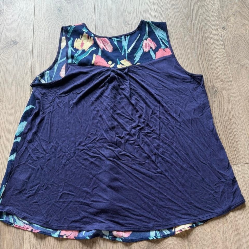 bobeau Navy Floral Tulip Sleeveless Blouse - Picture 3 of 3
